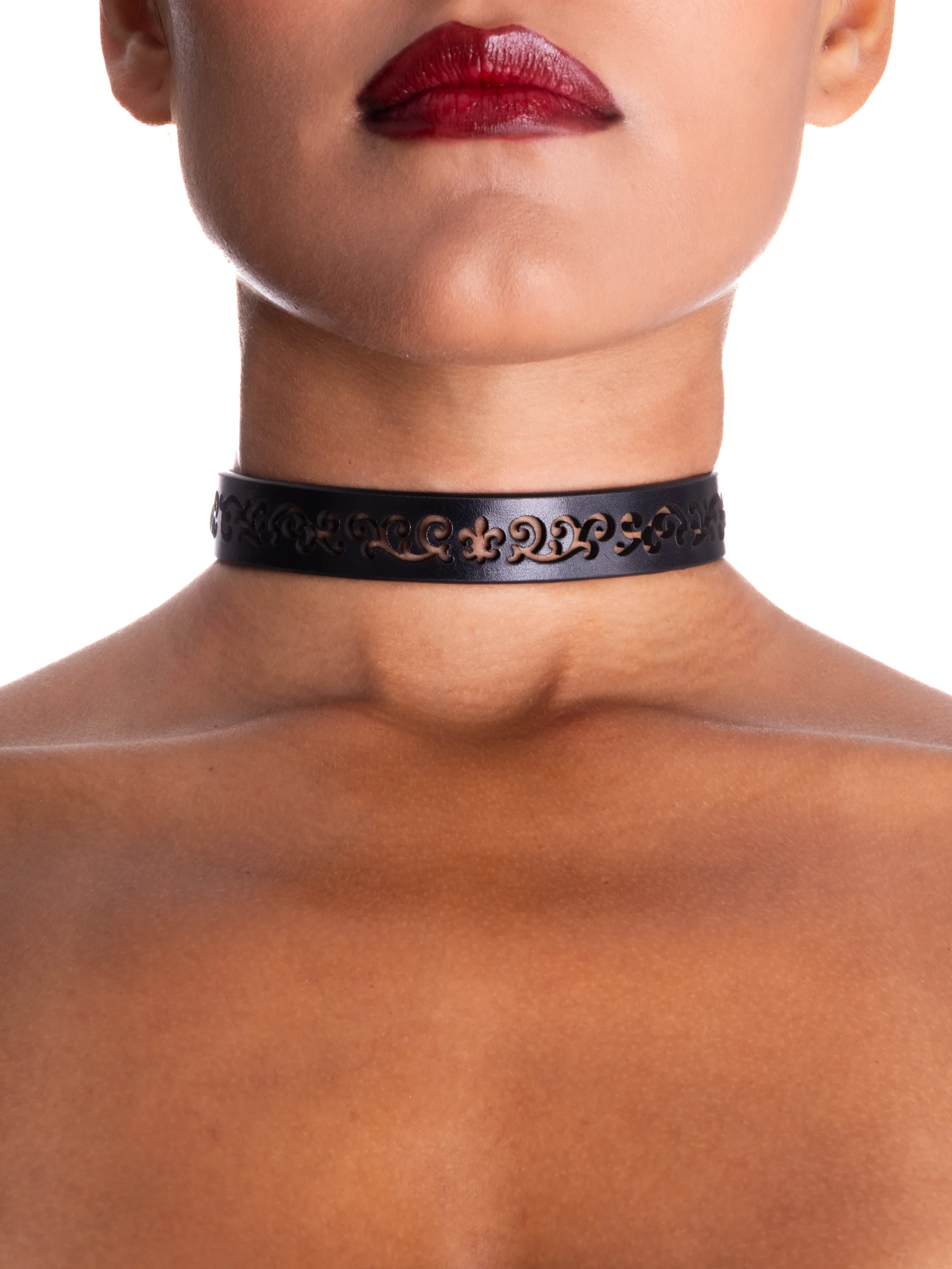 gothic-collar320246128