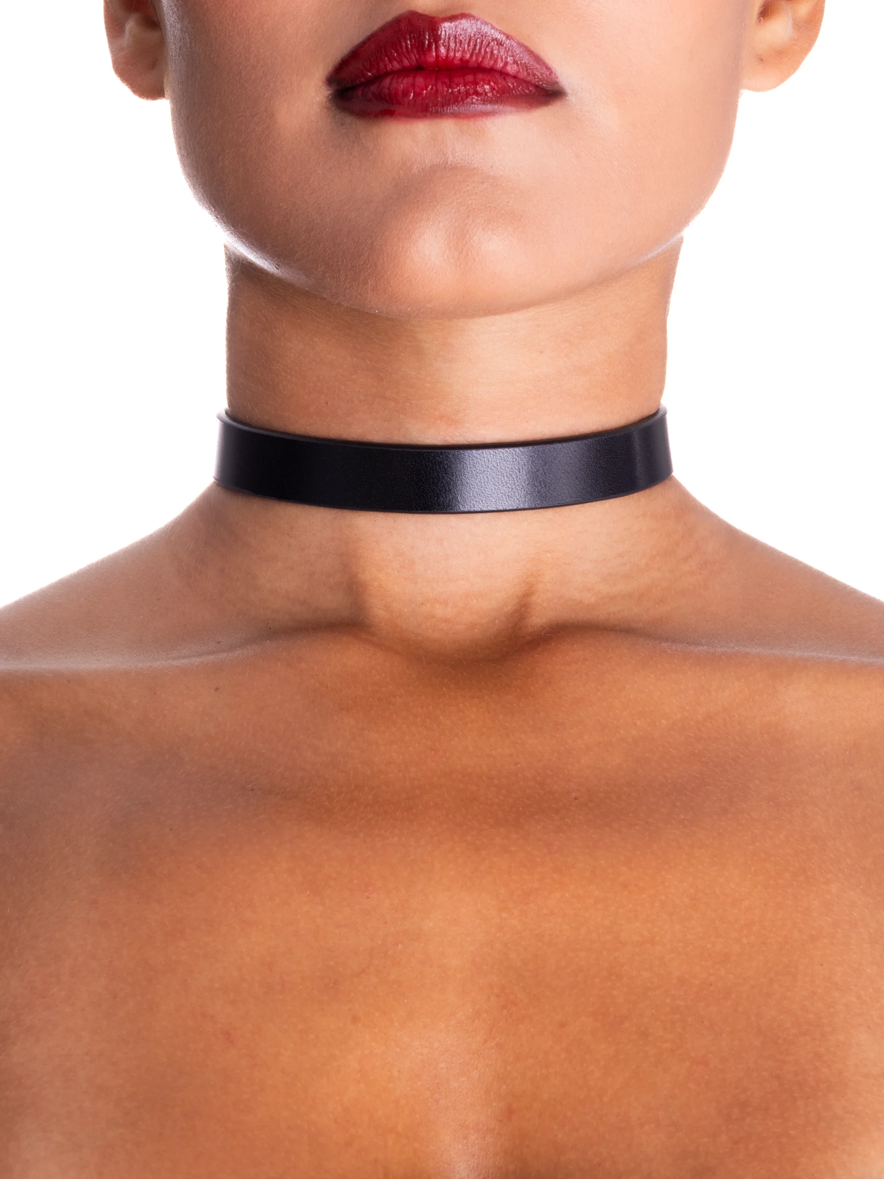 leather-choker-for-women31438.webp